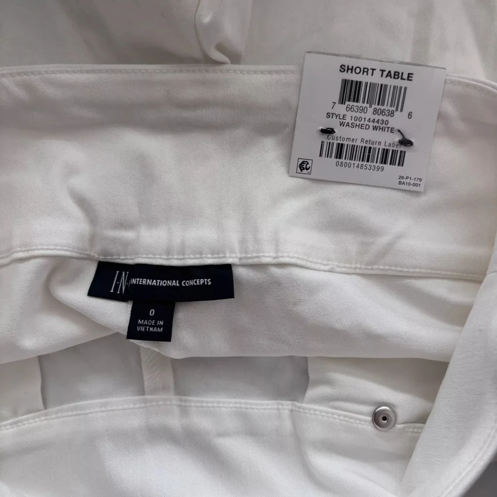 I.N.C. International Concepts Women's Curvy White Mid Rise Pull-On Shorts NWT - Picture 10 of 10